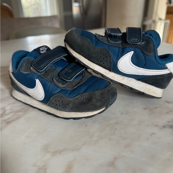 Nike Velcro sneakers toddler size 8 - Picture 1 of 5